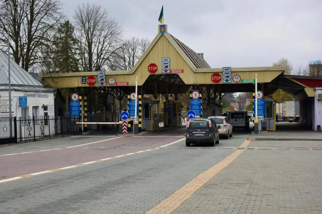 Тимчасово зупинено роботу пунктів пропуску «Старокозаче» та «Могилів-Подільський»