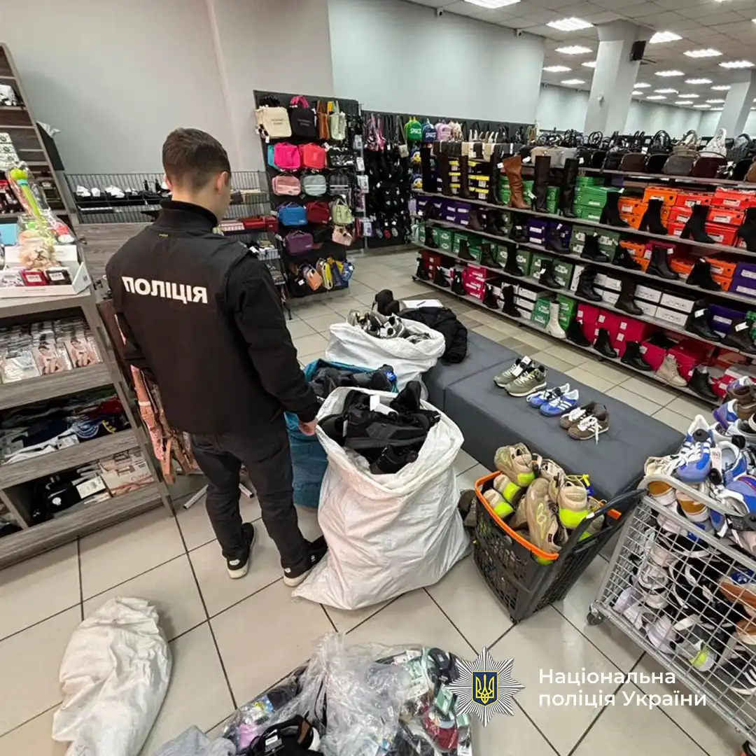 На Одещині поліція викрила масштабну схему збуту контрафактного спортивного одягу на понад 33 мільйони гривень