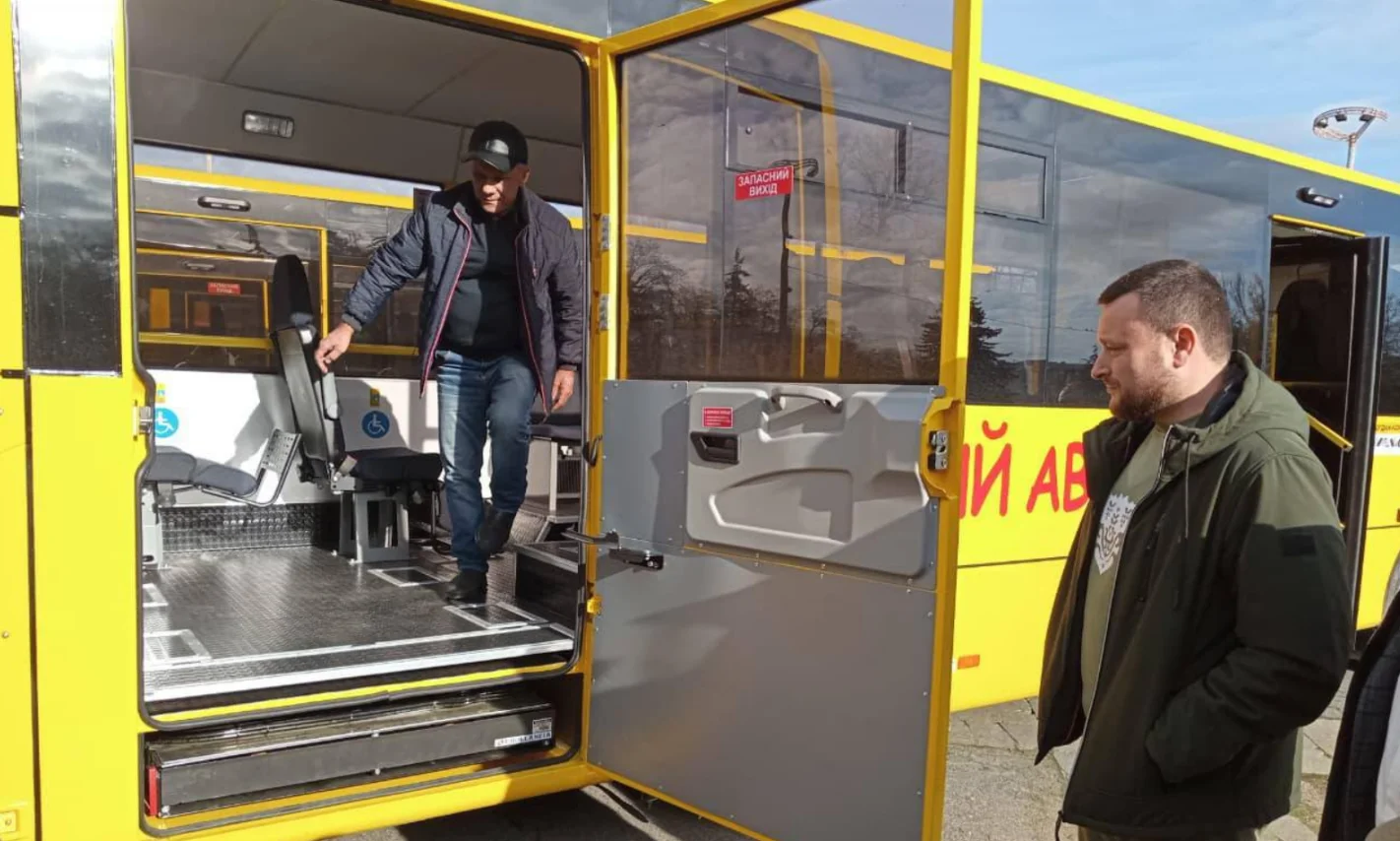 На Одещині громади отримали нову партію шкільних автобусів