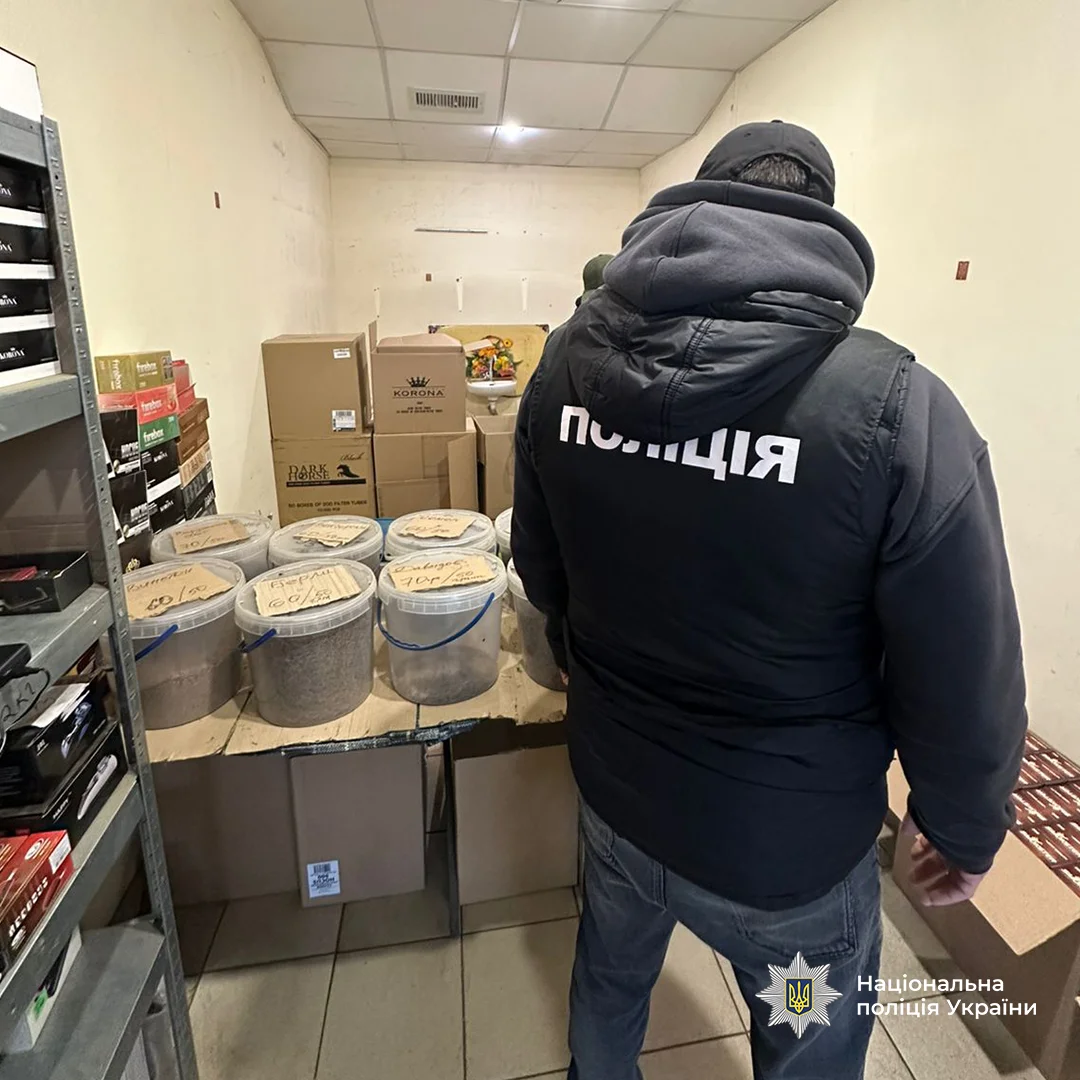 Від тютюнових теплиць до цигарок без акцизу: в Одеській області знешкодили міжрегіональну схему
