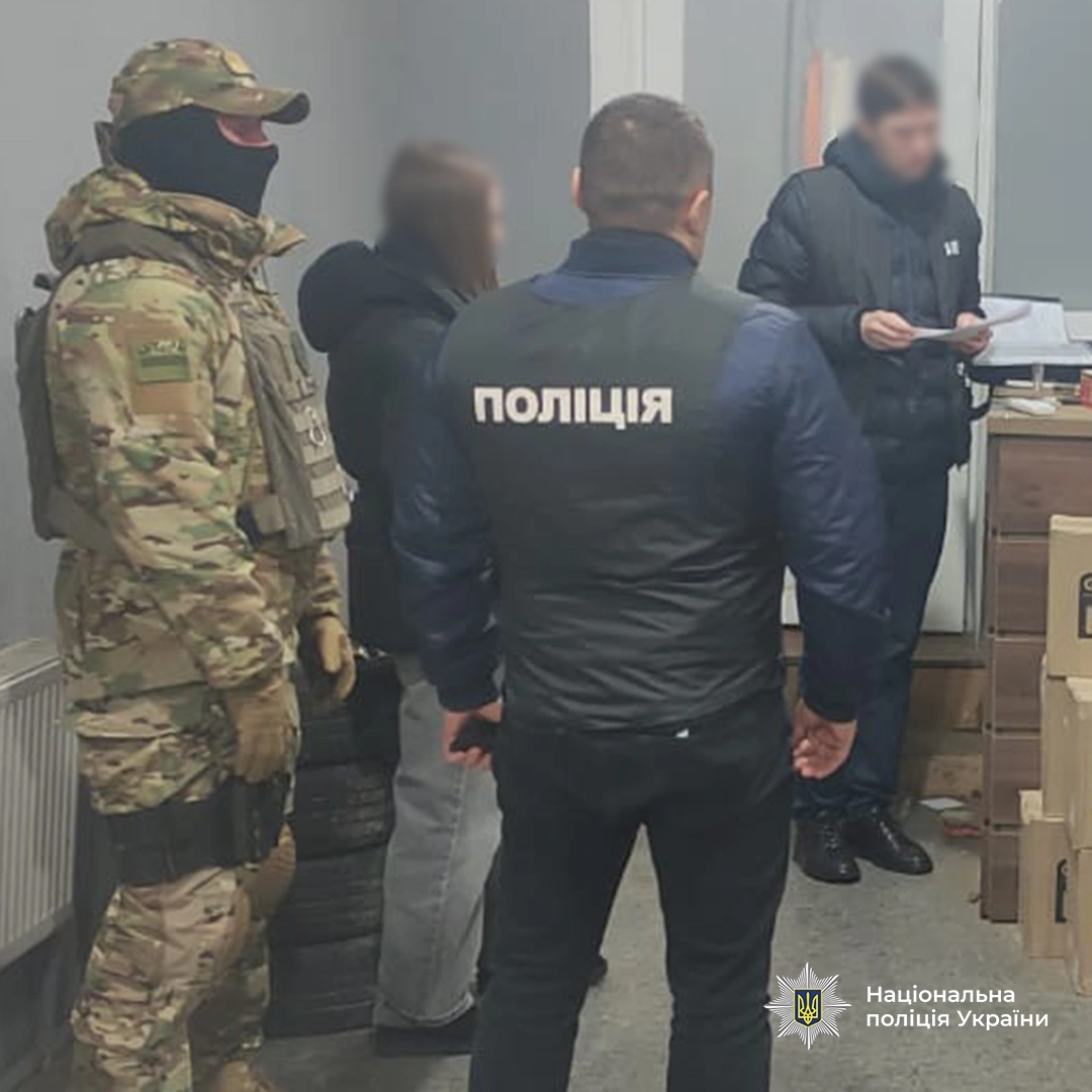 Від тютюнових теплиць до цигарок без акцизу: в Одеській області знешкодили міжрегіональну схему