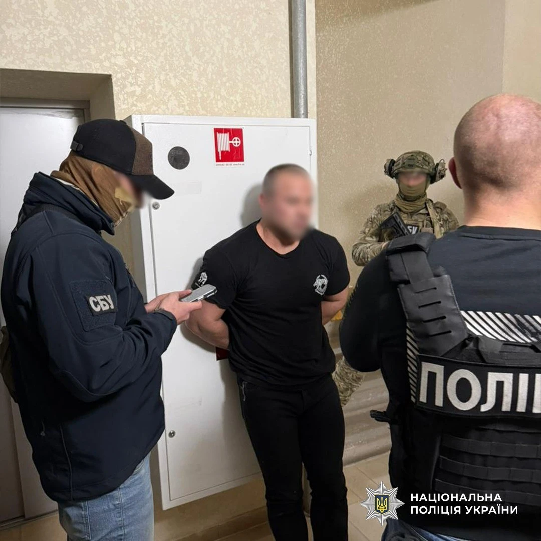 Поштова схема і готівка: на Одещині викрили канал незаконного продажу зброї