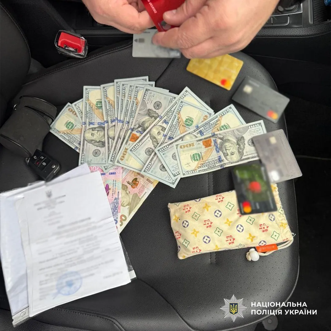 Поштова схема і готівка: на Одещині викрили канал незаконного продажу зброї