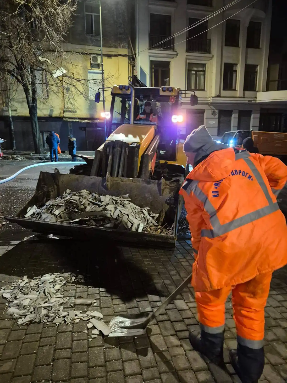 Нічний обстріл Одеси: зруйновані оселі, пожежа та пошкоджений ліцей