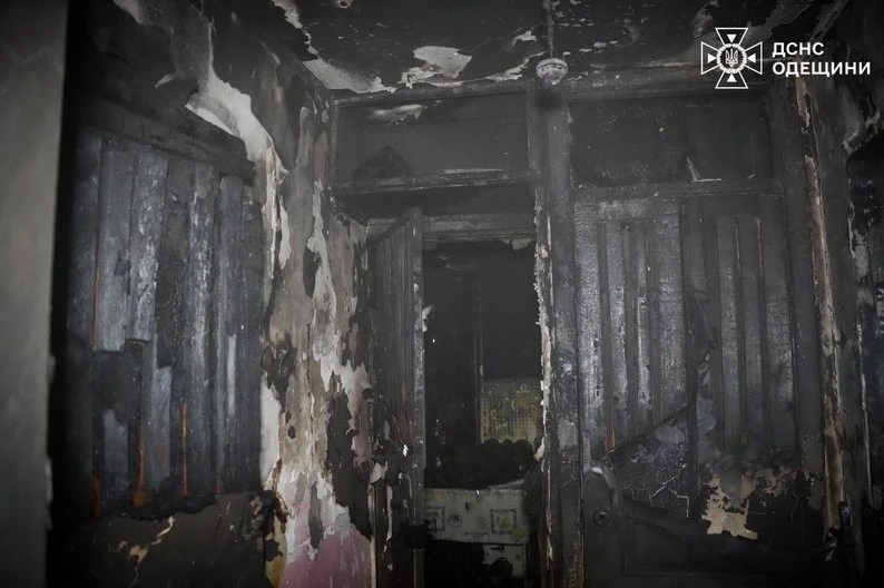 Нічна тривога в Пересипі: у багатоповерхівці спалахнула квартира
