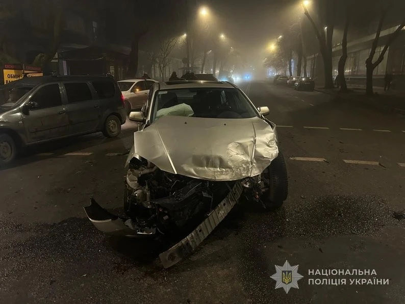 Прикутий до життя на вулиці: в Одесі волонтери борються за відновлення кота після жорстокого утримання