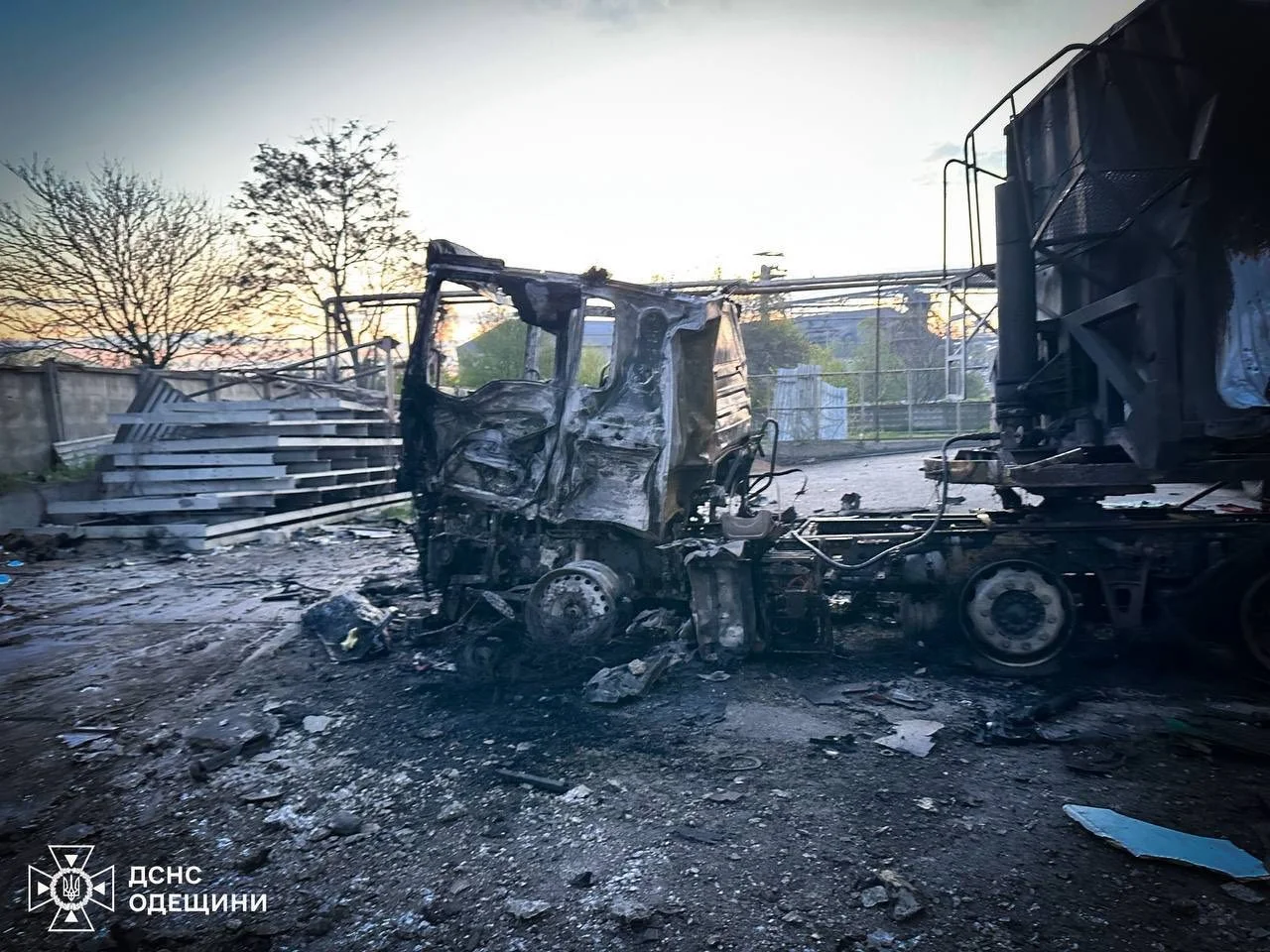 Нічний удар по Одещині – пошкоджено порт, промисловість і житлові будинки