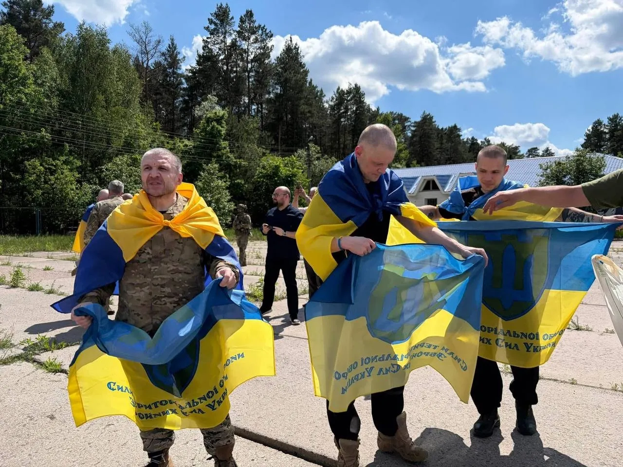 Одеська область зустрічає своїх захисників після масштабного обміну полоненими
