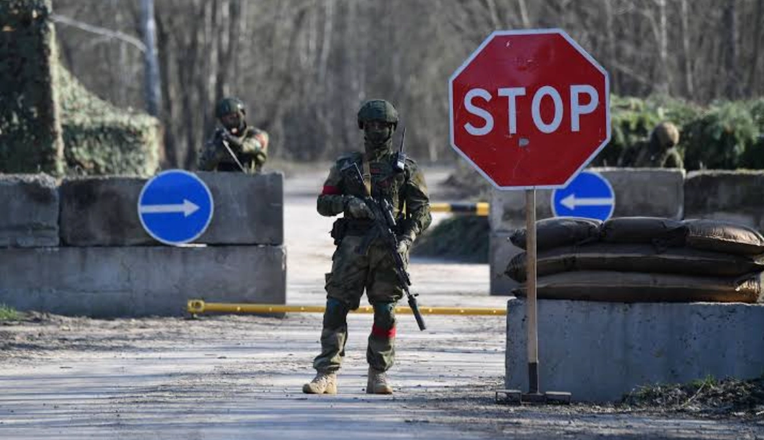 Стрілянина на блокпосту в Лощинівці: водій збив військового та отримав кулю Стрілянина на блокпосту в Лощинівці: водій збив військового та отримав кулю
